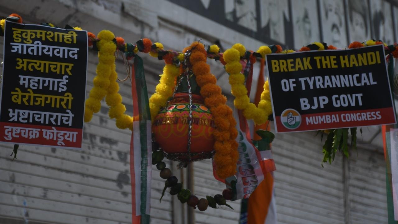 While celebrating Janmashtami, Congress leader Varsha Gaikwad and her party workers protested against inflation, unemployement, corruption, etc