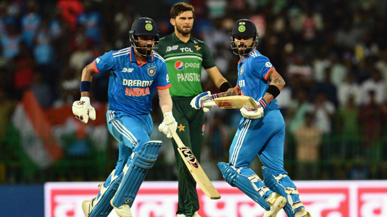 The match was stopped due to weather conditions and resumed on September 11. Till the second day, Pakistan bowlers were successful in taking Rohit's and Shubman's wickets. With Virat Kohli and KL Rahul on strike, the match continued on a reserved day
