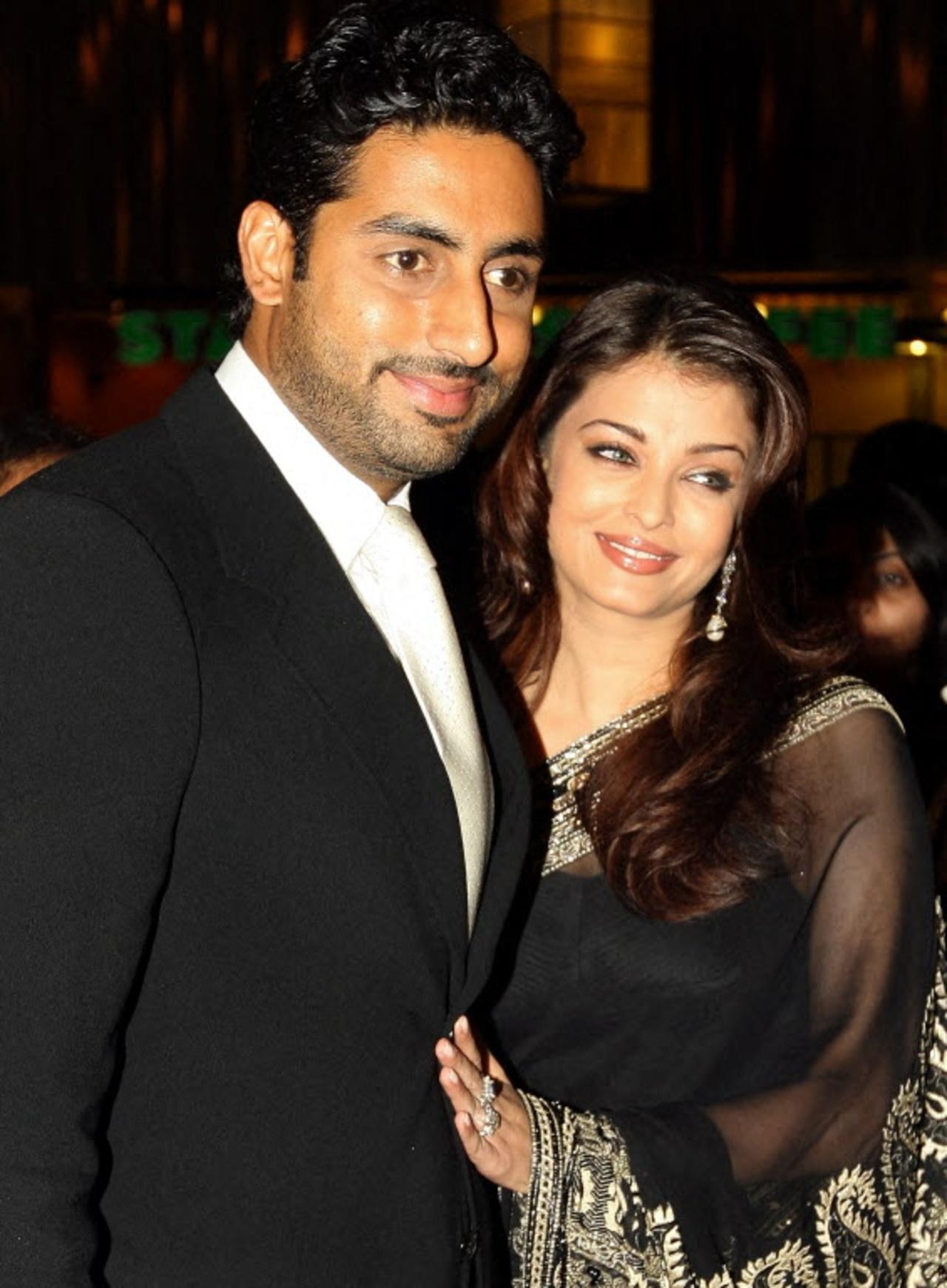 Abhishek and Aishwarya were all smiles as they posed at the premiere of ‘Sarkar Raj’ at IIFA in 2008, held in Bangkok. 