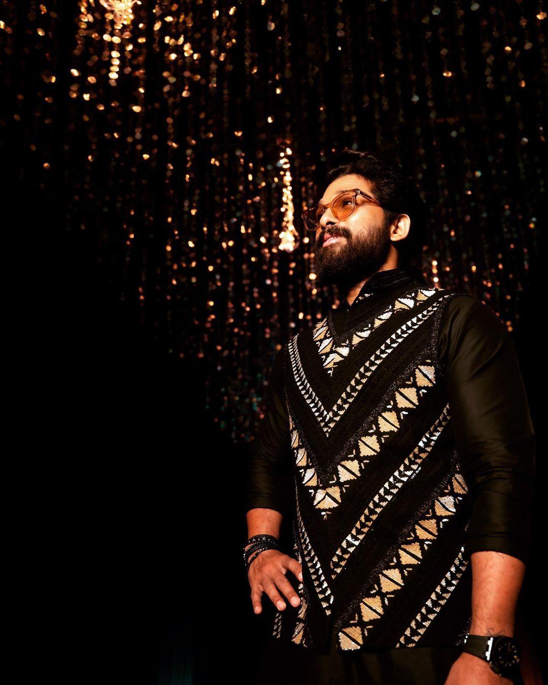 Brother's wedding and mom has said to wear something ethnic? Worry not, take cues from the actor's look and ace the wedding outfit like a pro. In this appearance, Allu Arjun wore a black kurta and paired it with an intricate and stylish overcoat. With shades on, Allu was a mood