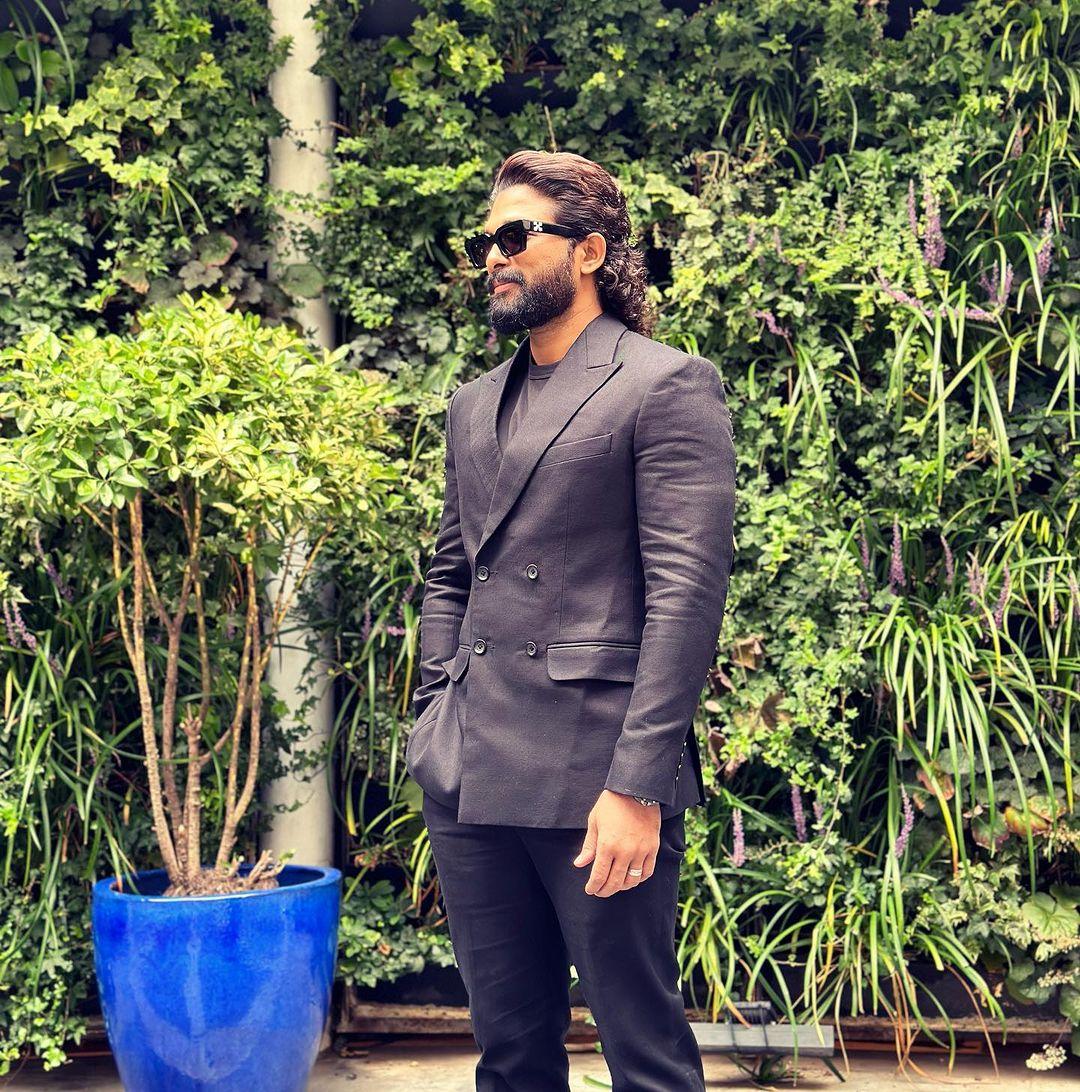 Just perfect, looking like a wow, Allu Arjun in yet another three-piece suit left no stone unturned to make sure that he puts his best fashion foot forward
