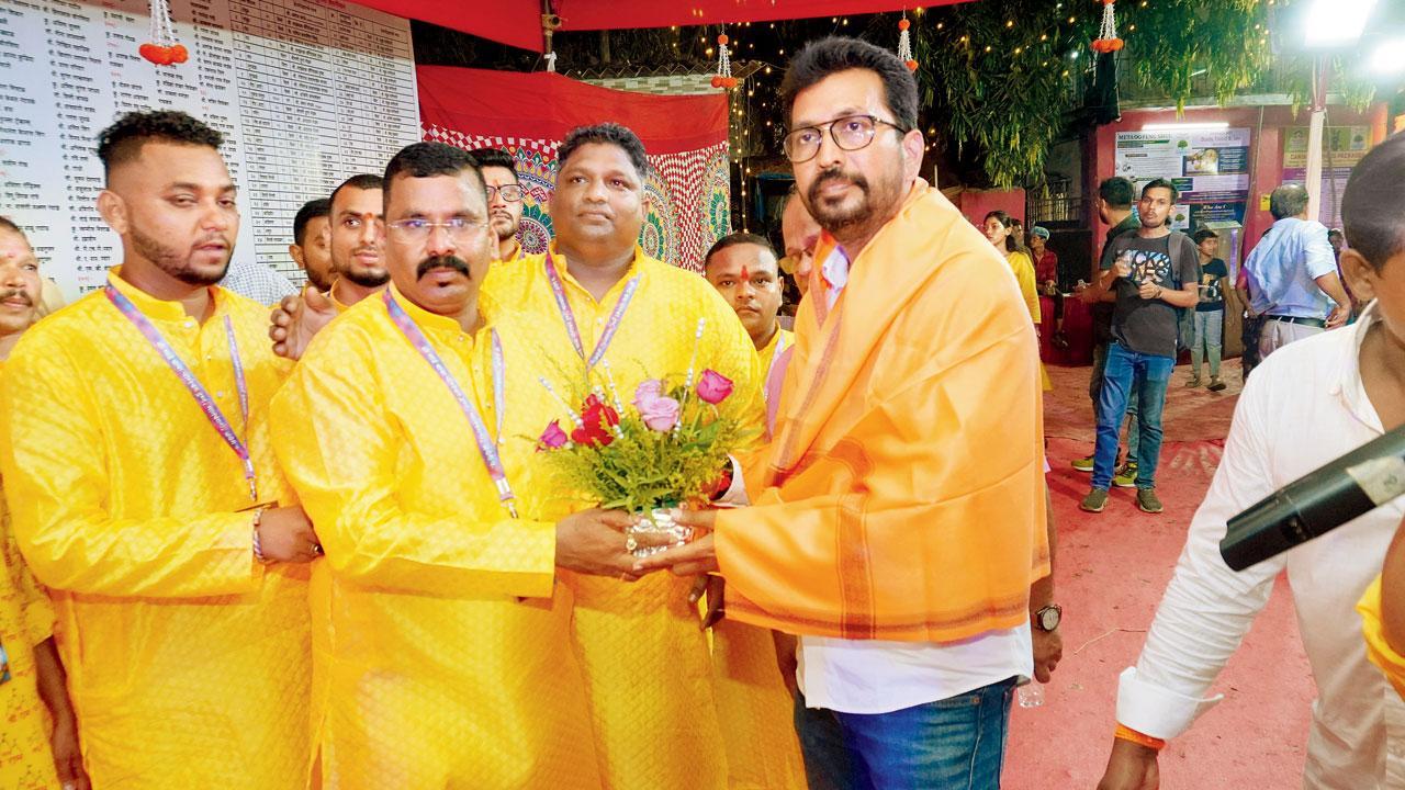 Amol Kirtikar meeting with members of Shree Sai Baba Charitable Trust mandal at Versova, on the occasion of Ram Navami on Wednesday