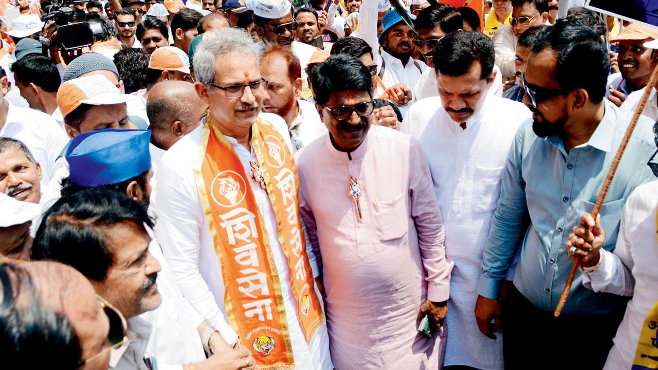 Shiv Sena (UBT) candidates Arvind Sawant and Anil Desai pay homage to Bal Thackeray before filing nomination. Pics/Sayeed Sameer Abedi