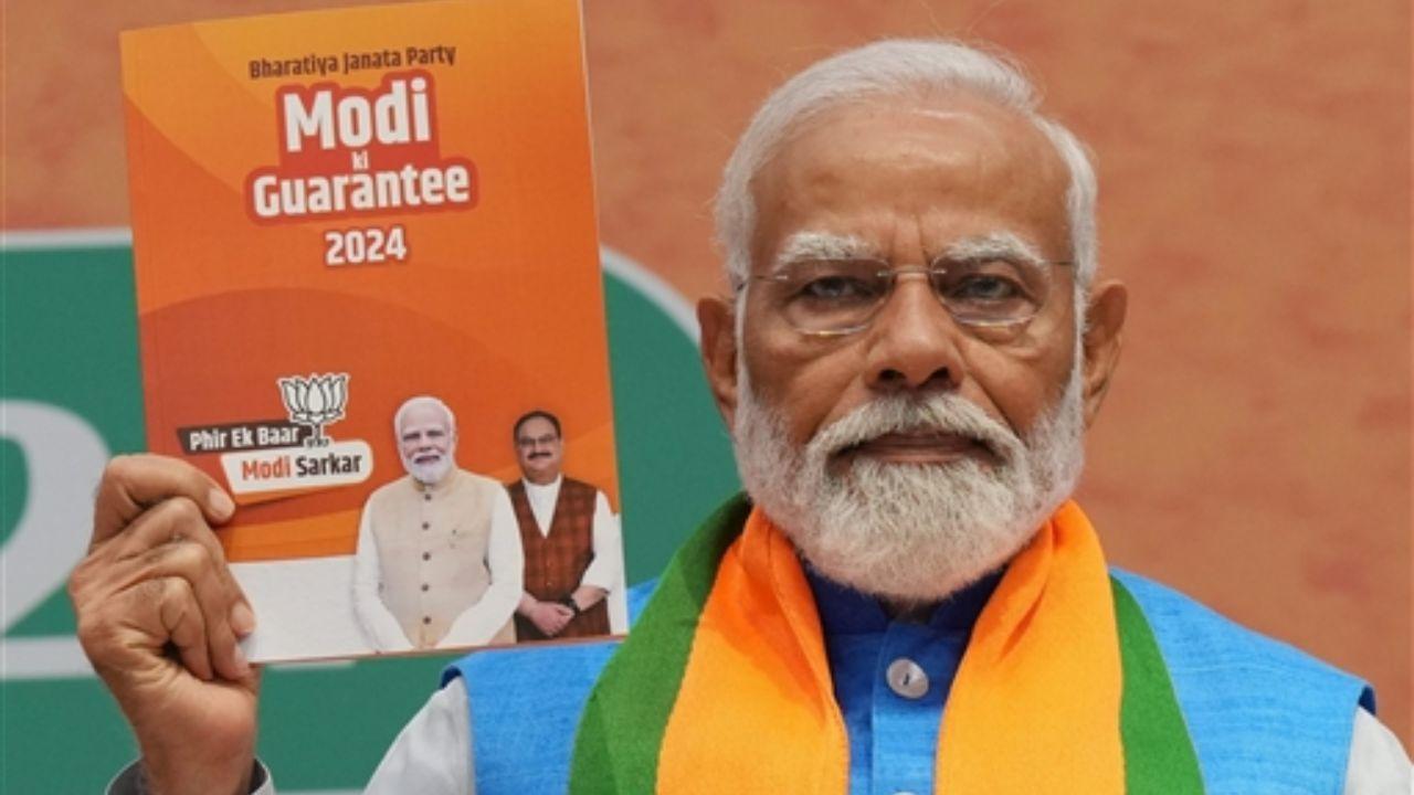 PM Modi, in Solapur rally, claims INDIA bloc proposes rotating PMs every year
