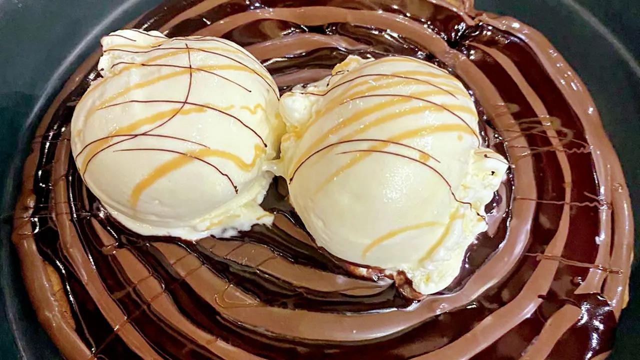 How does a giant warm cookie, layered with dark and milk chocolate and topped with two scoops of ice cream sound? Find this Charlie and Chocolate Factory-like dreamy dessert named cookiezza at an eatery in Nariman Point.At Spesso Gourmet Kitchen, Regent Chambers, Nariman Point. Call 9167613296Cost Rs 465