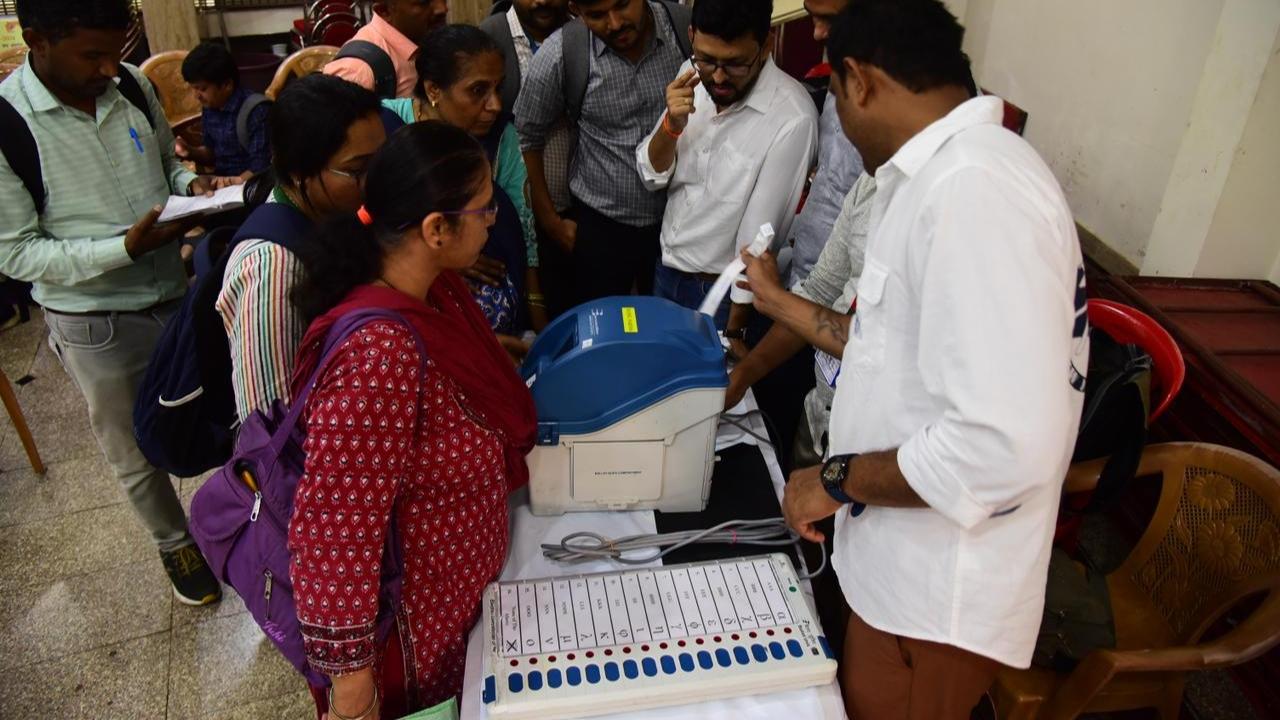 On May 7, 2024, the third phase of voting will take place across 11 constituencies, covering regions such as Raigad, Baramati, Dharashiv, Latur, Solapur, Madha, Sangli, Satara, Ratnagiri Sindhudurg, Kolhapur, and Hatkanangle