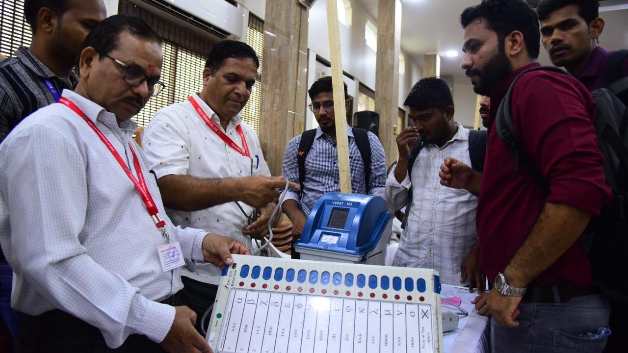 The EC has been conducting EVM training for the officials. Pics/Shadab Khan