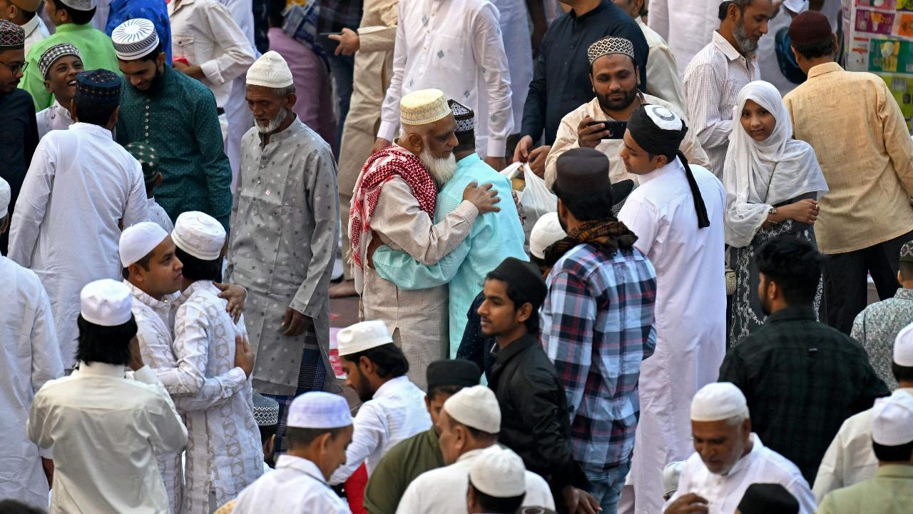 Mass gatherings at mosques in India for Eid-ul-Fitr namaz mark festivities
