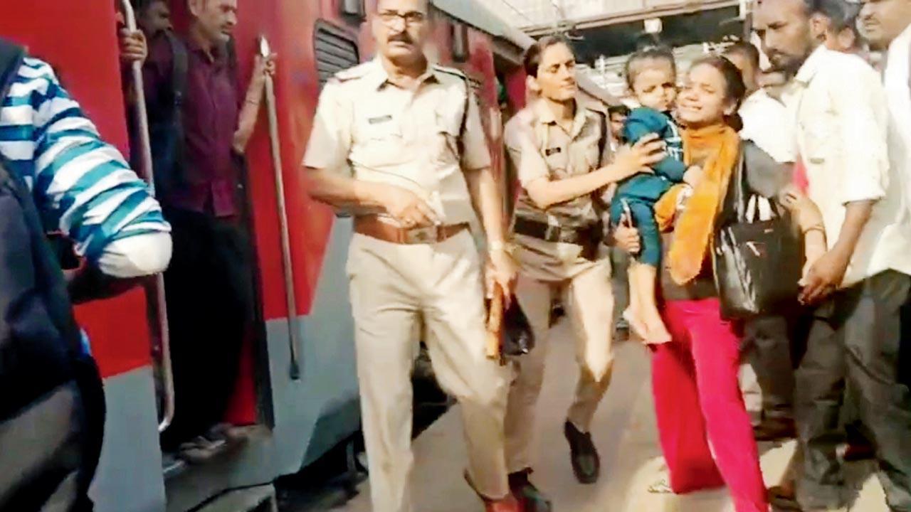 Mumbai: FIR against woman for pulling emergency chain
