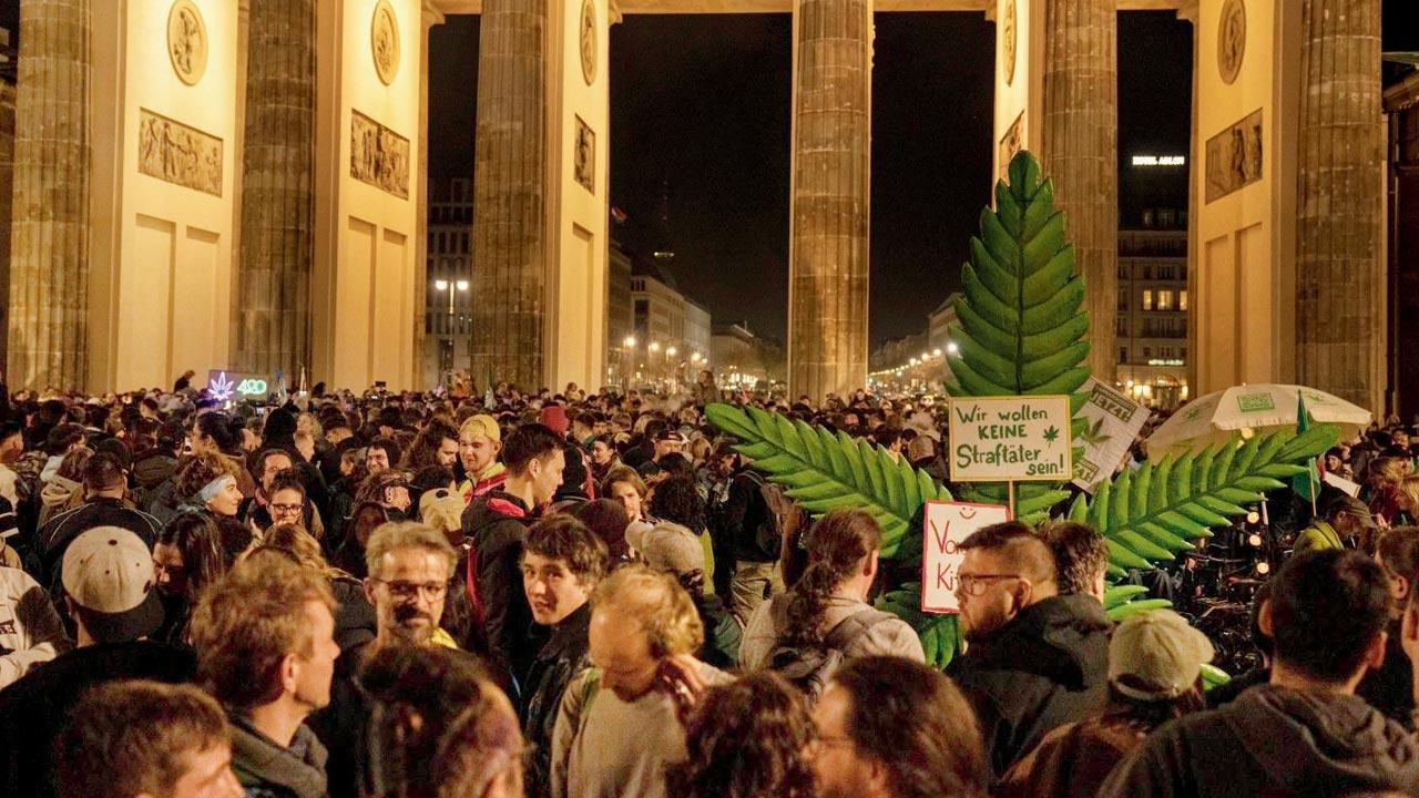 Germany legalises small amounts of cannabis