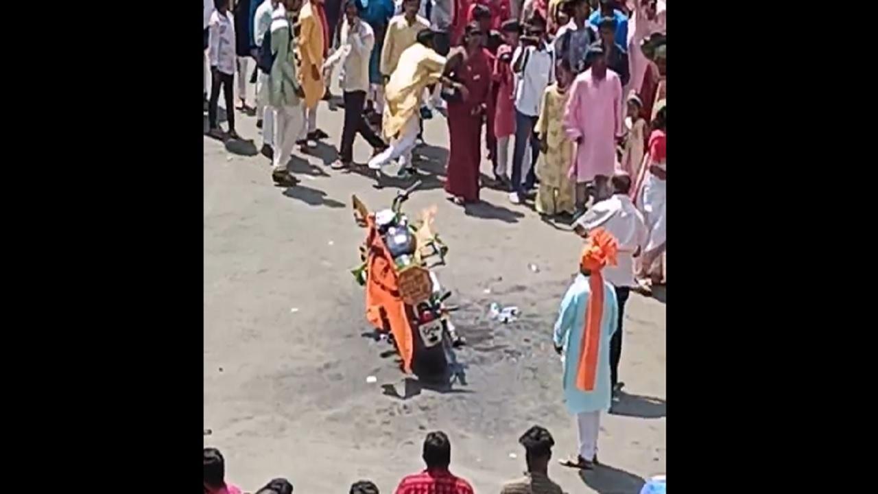 Mumbai: Bike catches fire during Gudi Padwa celebrations in Girgaon