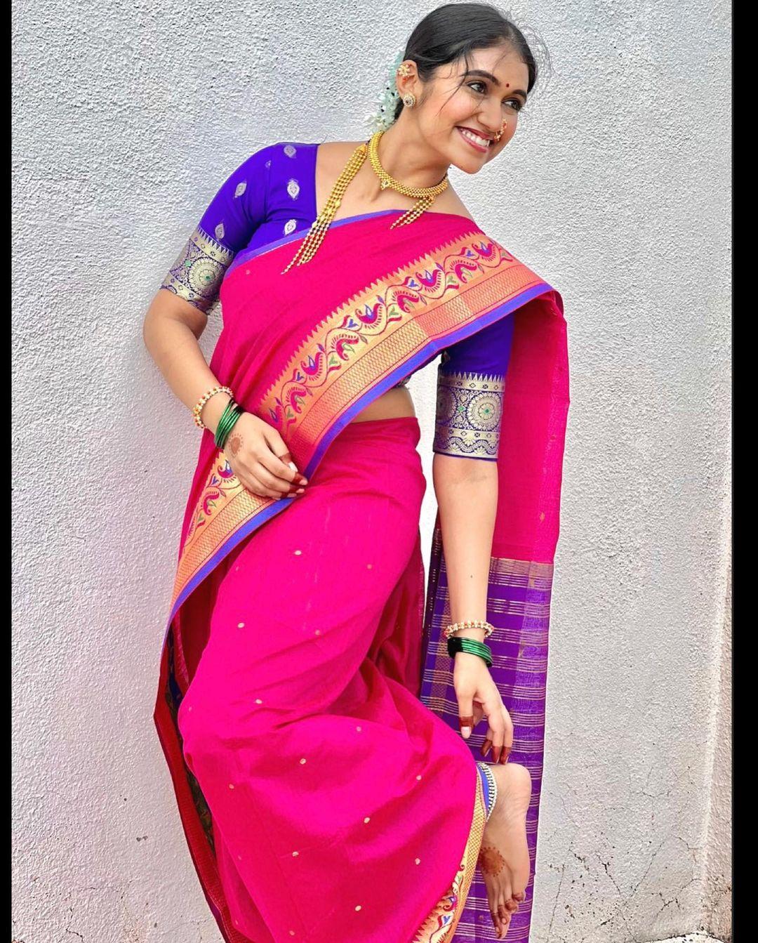 Rinku Rajguru is one of the most loved actresses of the Marathi film industry. The 'Zhingat' girl never disappoints us when it comes to slaying in tradition. In this look, Rinku wore a stunning Paithani saree that stole our hearts