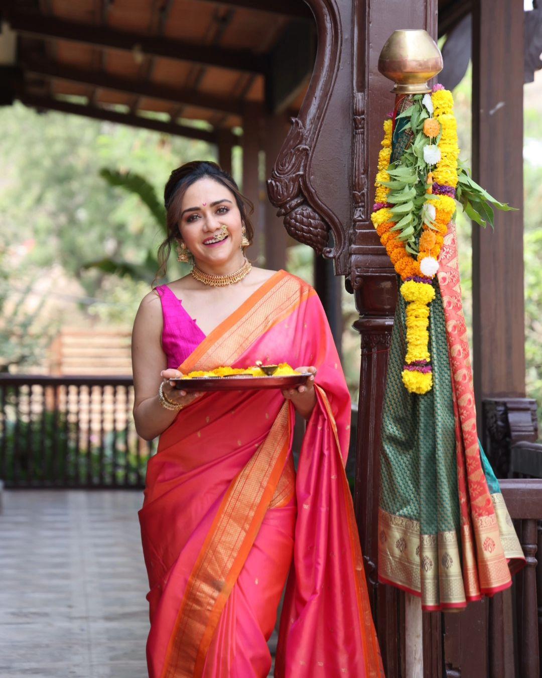 Amruta wore the stunning saree and paired it with a strappy blouse. She tied her hair in a bun and let her baby hair flow