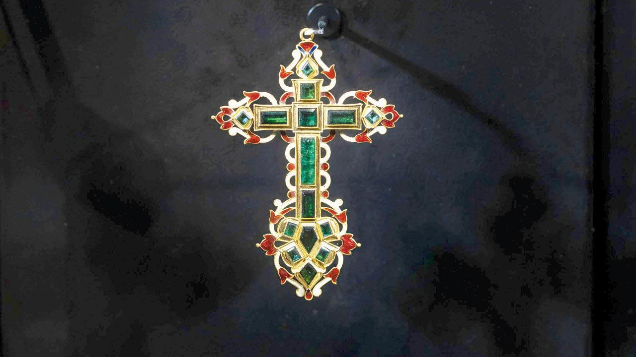 Pendant Reliquary cross 
