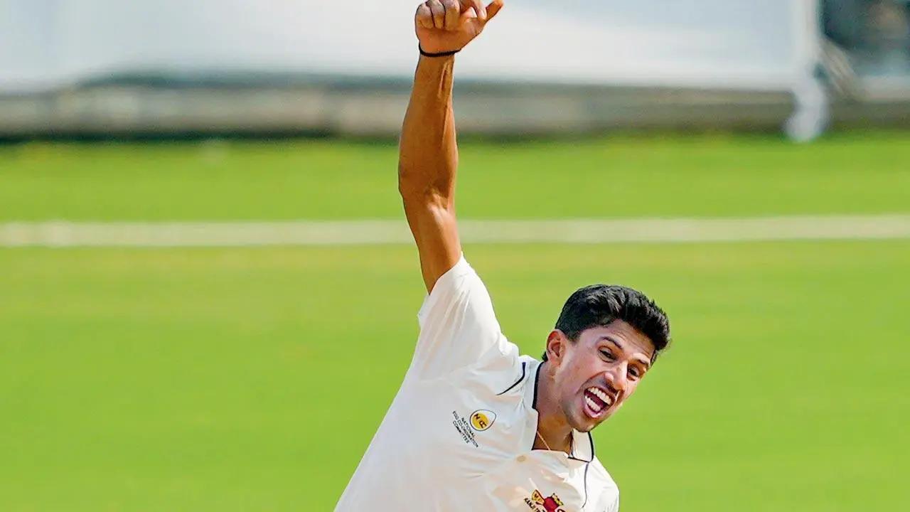 Tanush Kotian
Tanush Kotian a replacement player for Australia's Adam Zampa has been added to the RR squad. Kotian representing Mumbai in the Ranji Trophy has quite a good knowledge about the home pitch. Will he get a chance to feature in today's match will be a point to watch out for