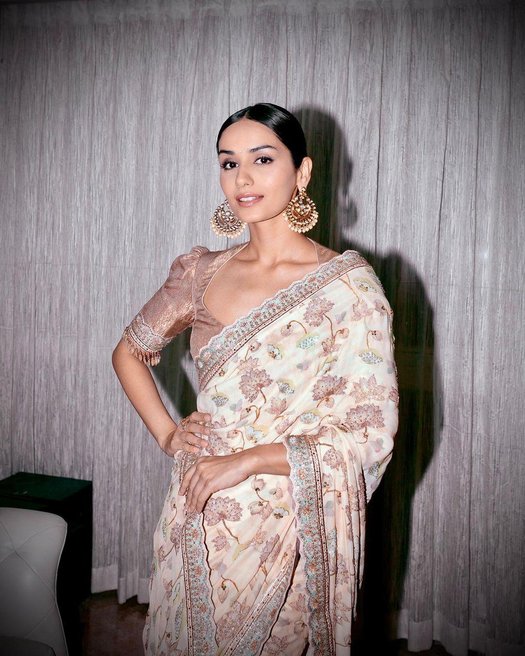 The actress paired her stunning saree with a peach-coloured blouse. To keep it simple, Manushi tied her hair in a chic bun. With nude makeup and big intricate earrings, she struck a perfect balance