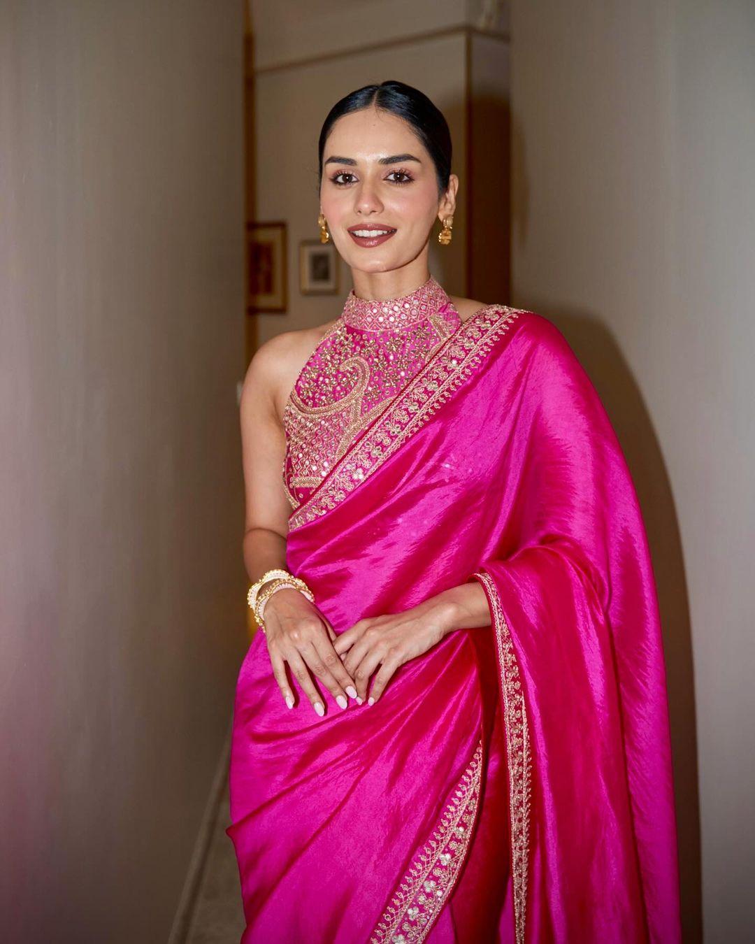 In this yet another stunning and glamorous avatar, Manushi wore a plain pink saree and paired it with a heavily embroidered stylish blouse