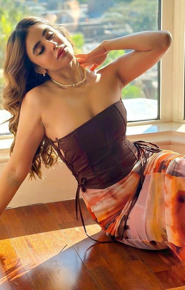 In this look, Meisha wore a stunning brown tube top and paired it with a multi-coloured skirt