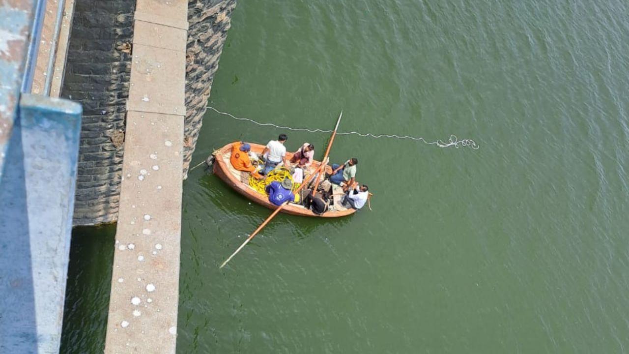 Search operation was conducted to locate the gun in Tapi river/ Sourced Photo