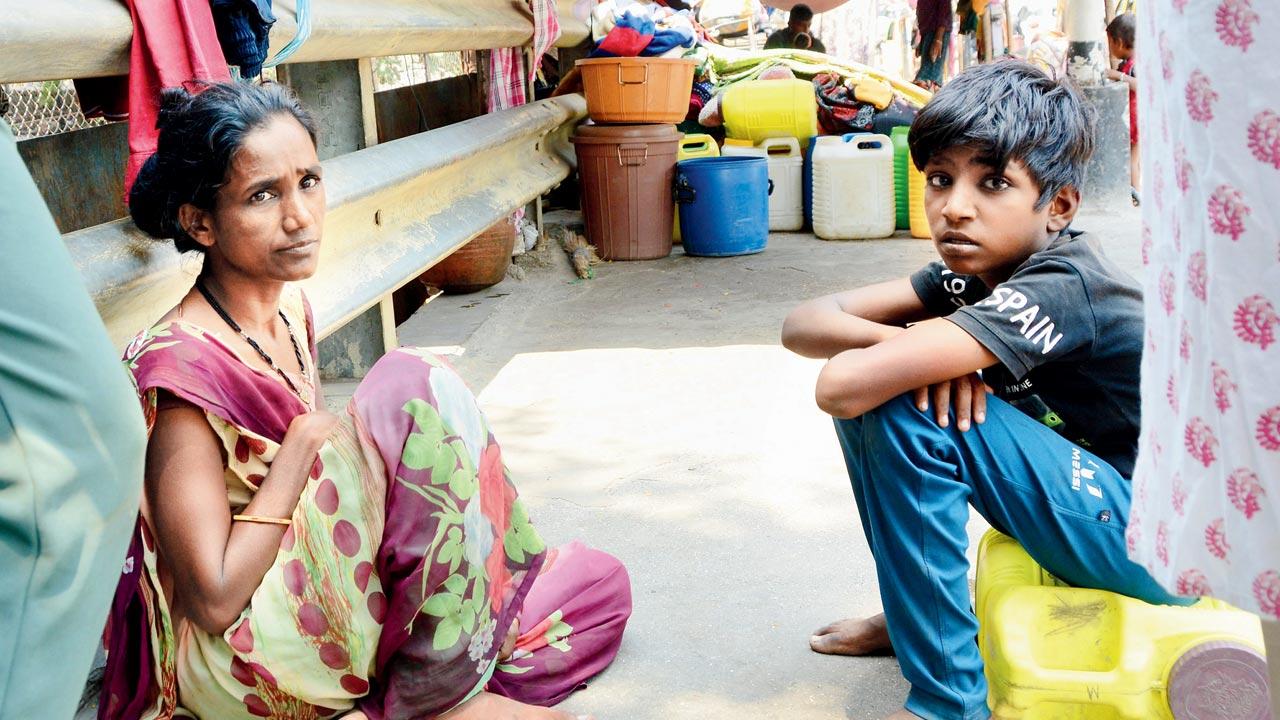 Sonu Vangri, the mother of Arjun and Manish who drowned in an open BMC water tank at Wadala says that they hope that the R10 lakh promised by Bombay HC in a suo-moto writ helps to provide a better life for her three remaining children. Pics/Sayyed Sameer Abedi