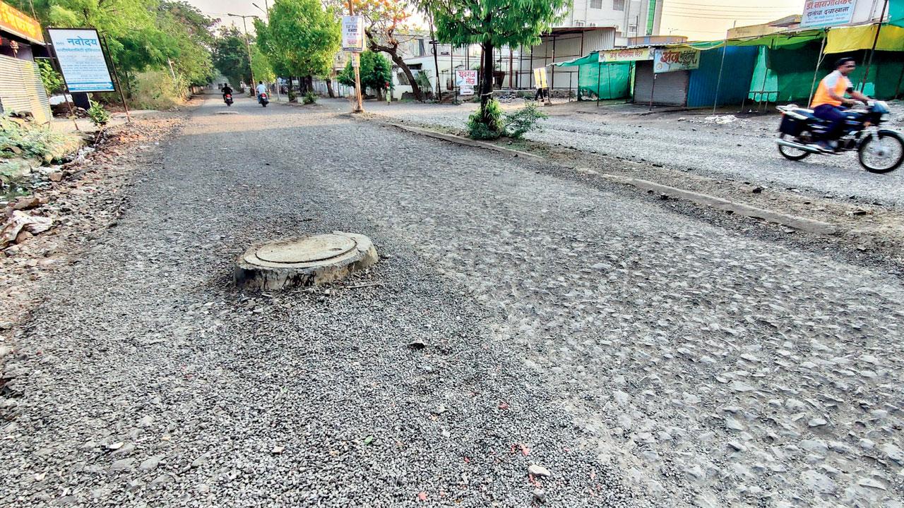 The roads are in bad condition in Dharashiv. Pic/Nimesh Dave