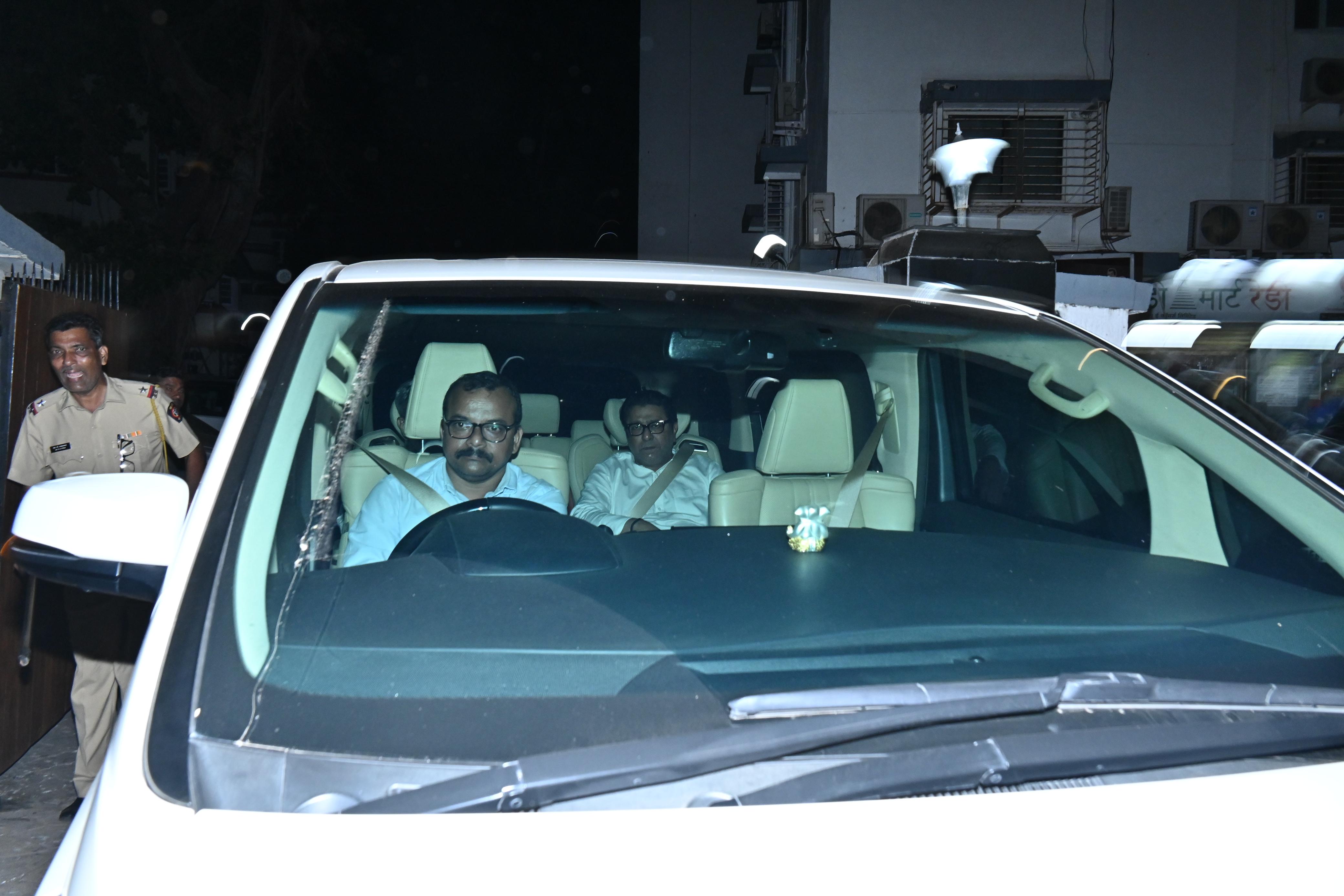 Politician Raj Thackeray also reached Salman's house after the news of the firing outside Galaxy Apartment broke out