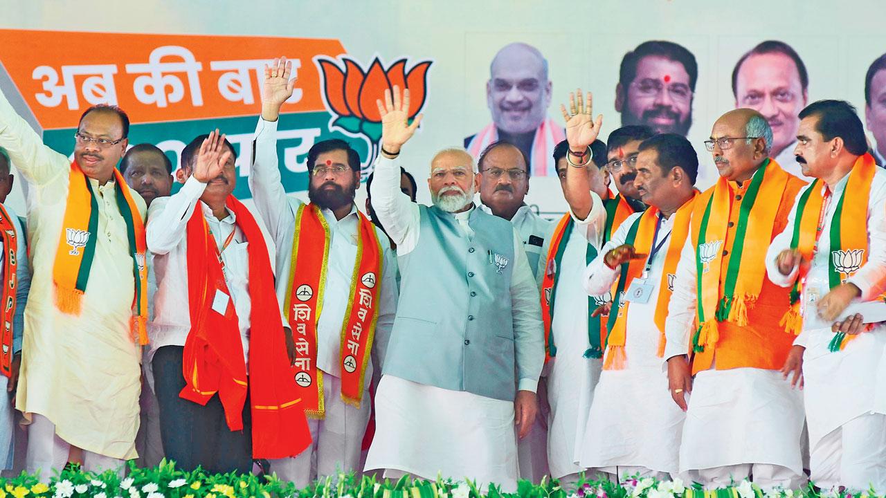 PM Narendra Modi addresses a public meeting in Nanded. Pic/Nimesh Dave