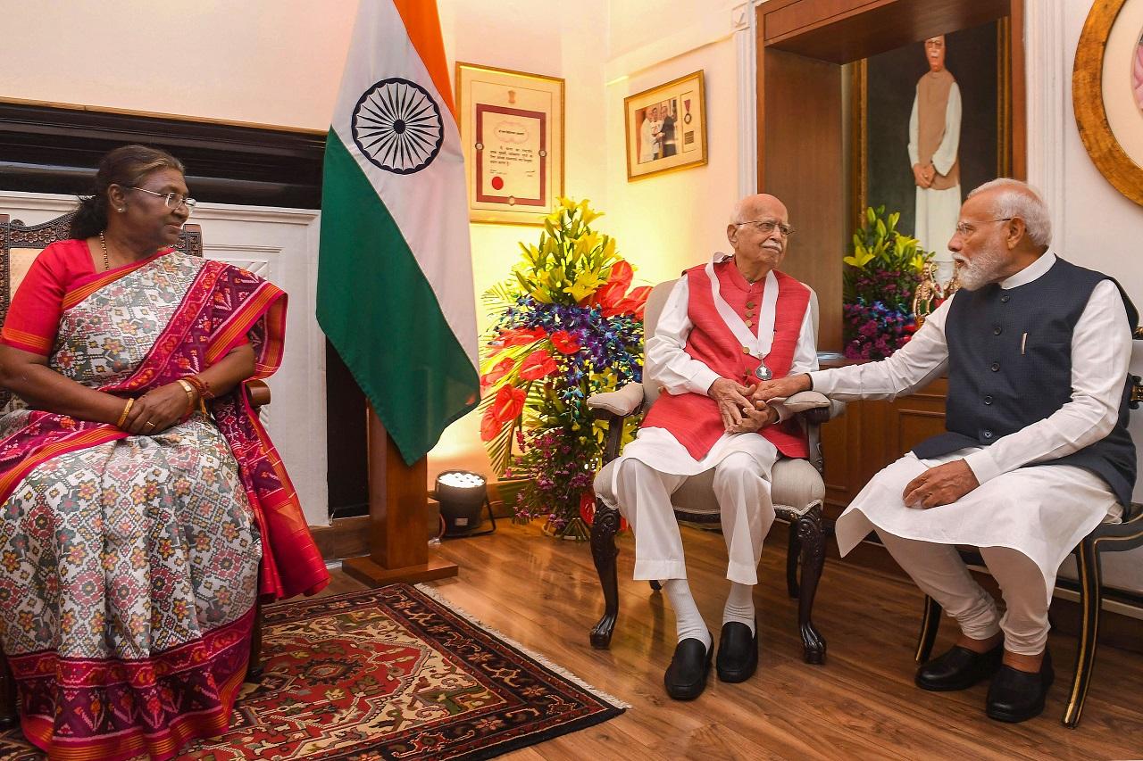 President Murmu presented the Bharat Ratna to Advani at his residence, it said