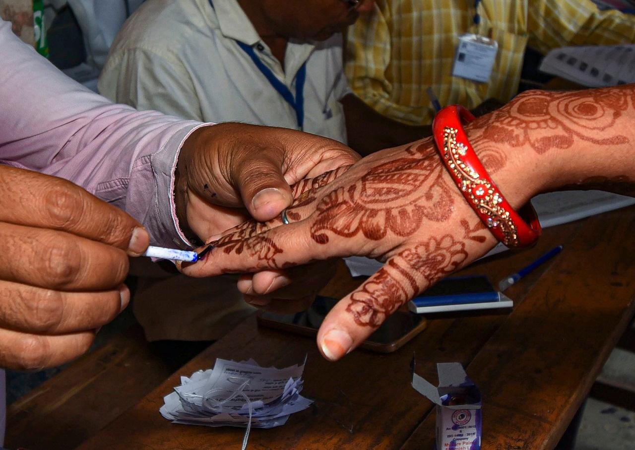 56.42 pc turnout recorded in eight seats of Maharashtra