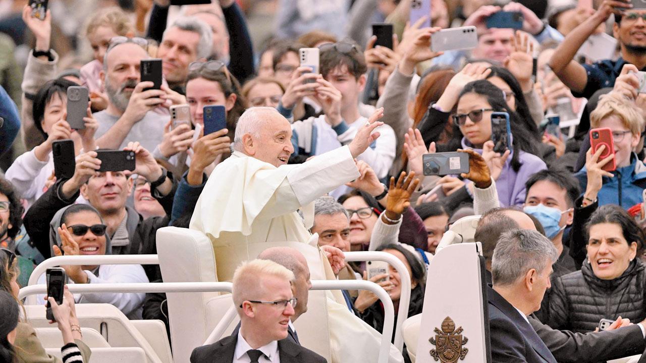 Pope presides over Easter Sunday Mass in St Peter’s Square