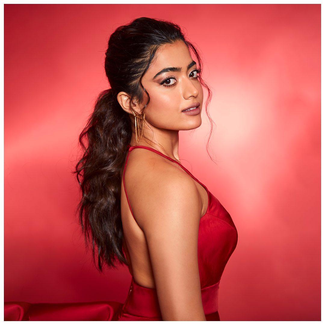 With her hair tied in a loose ponytail, Rashmika wore long hoops to finish her stunning look. The actress put on simple makeup to let her natural beauty shine