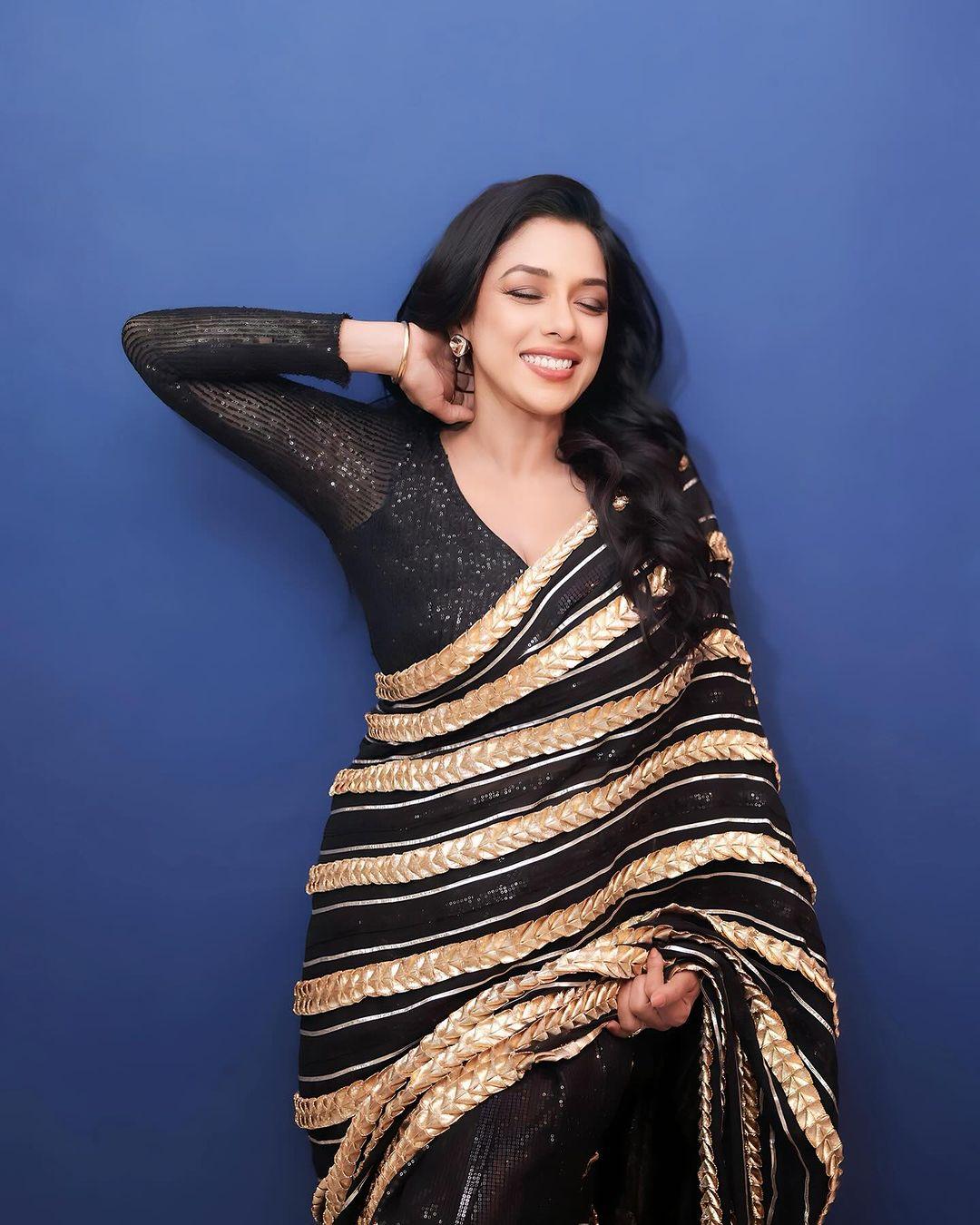 Once again, Rupali nailed another beautiful appearance like a queen. In this golden and black saree, she looked regal