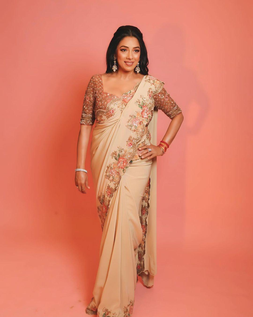 Got a friend's wedding to attend but confused about what to wear? Don't worry, we've got you covered. Rupali's this saree will help you ace your appearance