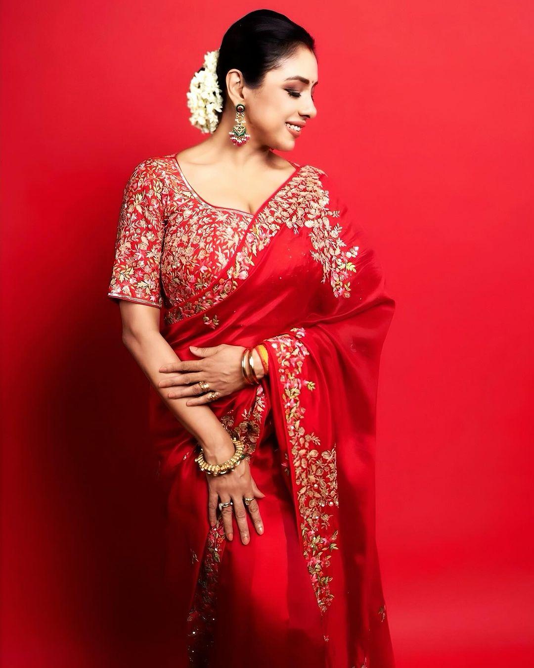 In this look, the actress wore a shiny striking red saree paired with a heavily embroidered blouse