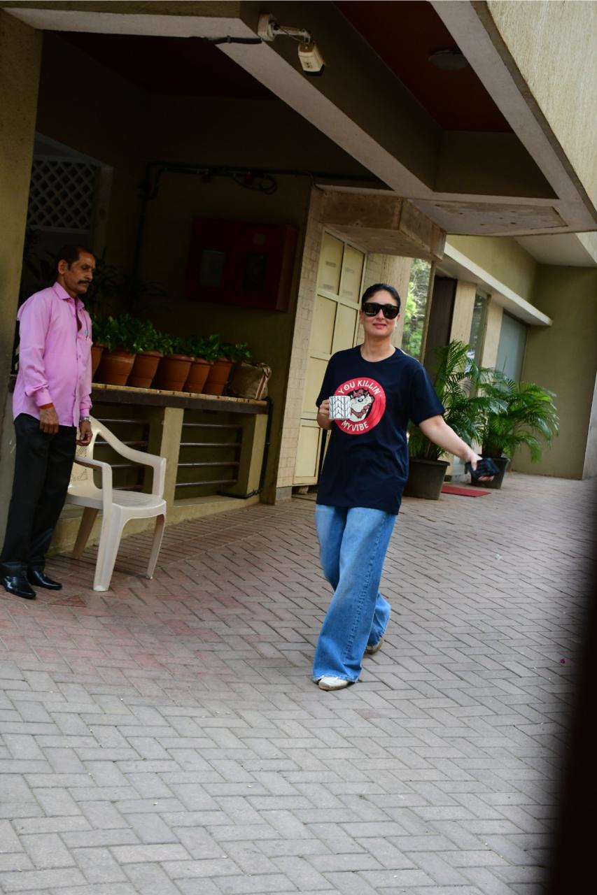 Kareena Kapoor Khan looked uber cool in a black T-shirt and comfy pants
