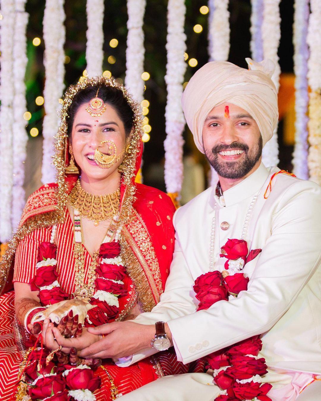 After registering their marriage on 14th February 2022, Vikrant Massey tied the knot with his longtime girlfriend Sheetal Thakur. The wedding was a close-knit and traditional affair