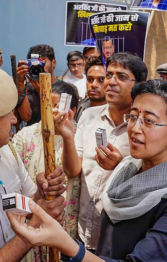 Delhi cabinet minister Atishi and Aam Aadmi Party (AAP) MLA Sanjeev Jha were present at the protest site