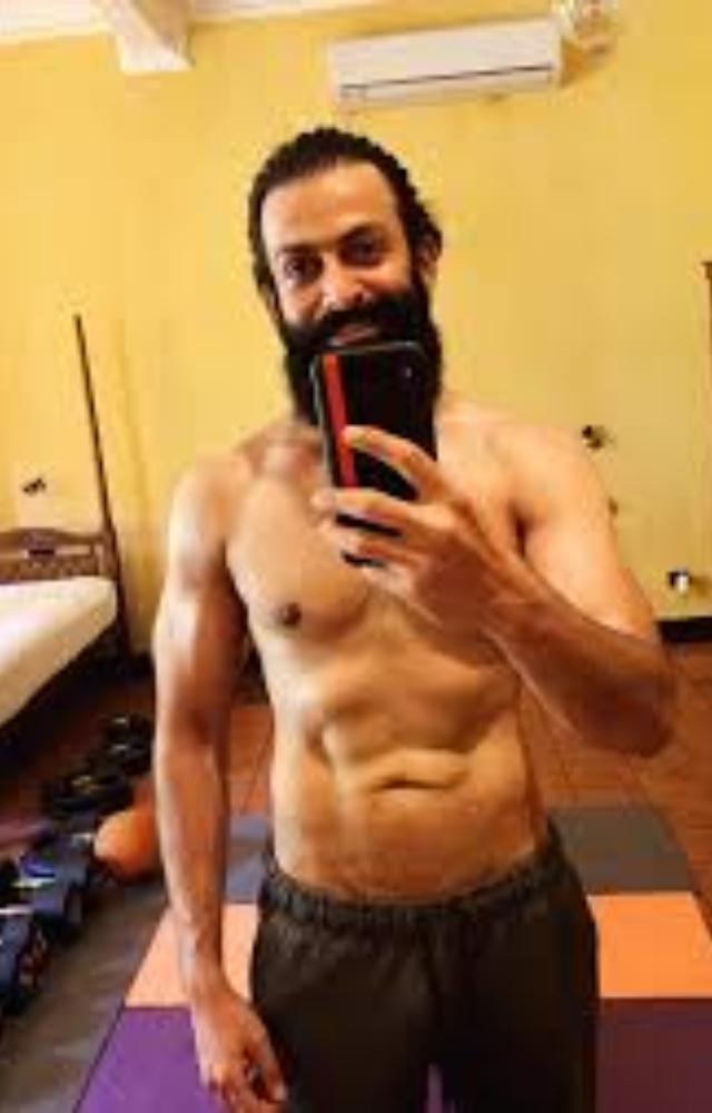 Prithviraj underwent rigorous diet to drop 30 kgs for his role in Aadujeevitham based on real life