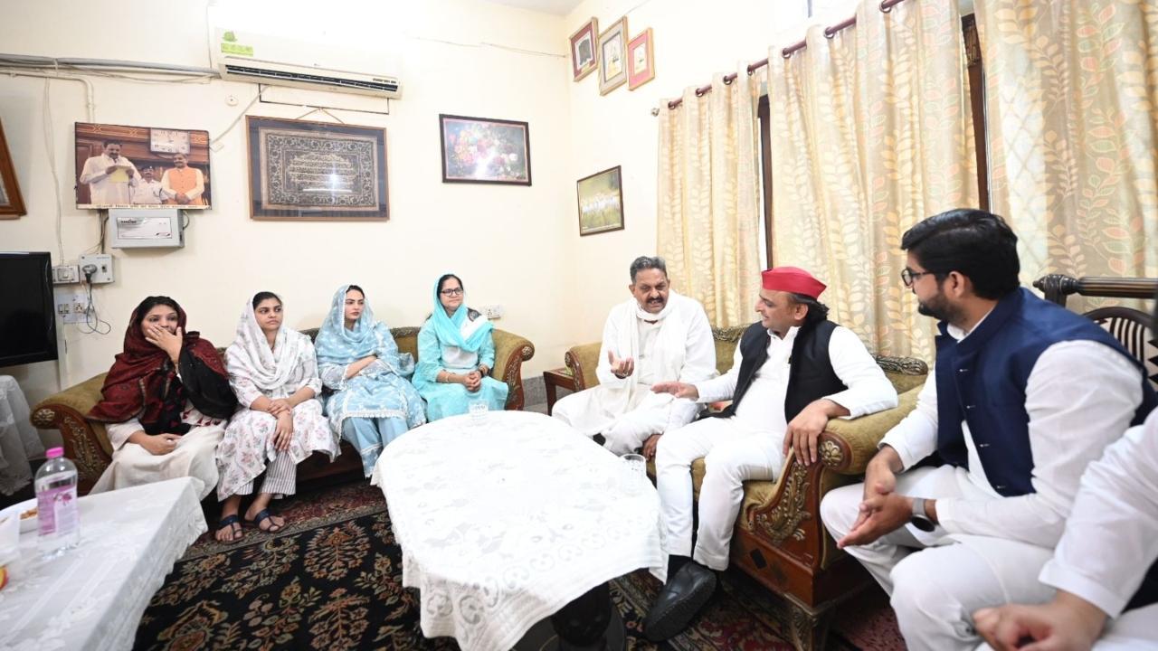 Akhilesh Yadav visits Mukhtar Ansari's family in UP's Ghazipur