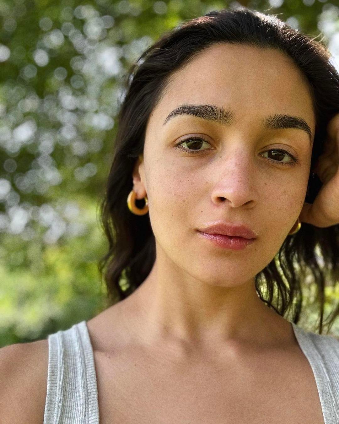 Alia Bhatt, known for her radiant, makeup-free selfies, often leaves us in awe of her flawless skin. 
