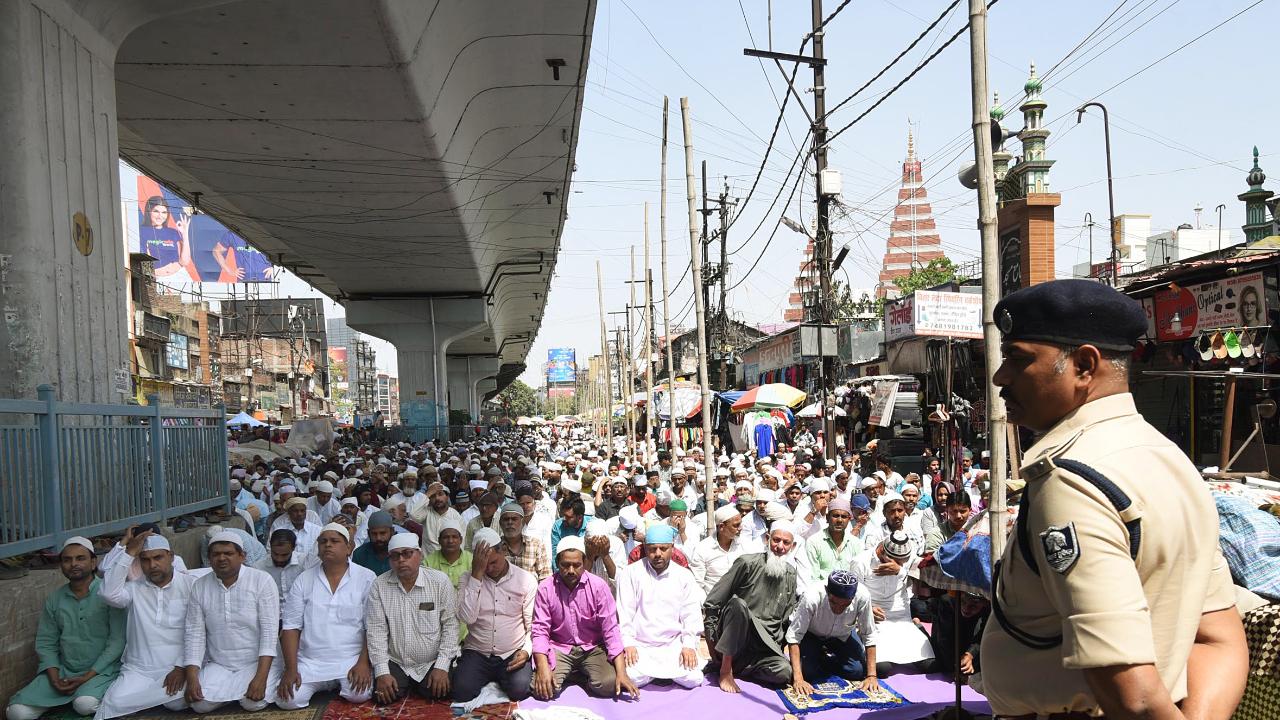 Alvida Jummah serves as a spiritually enriching day for Muslims, encouraging them to conclude Ramadan with a sense of spiritual fulfillment and a renewed commitment to their faith and community