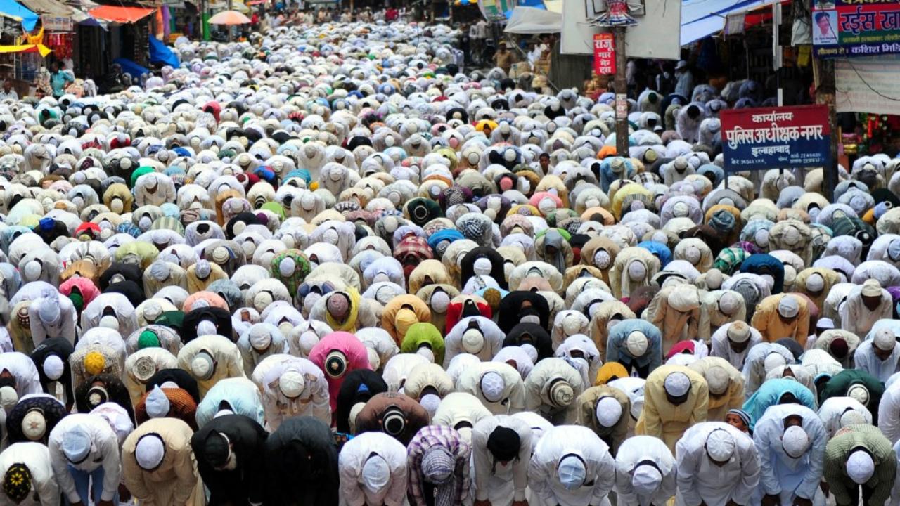 Indian Muslim devotees offer prayers (Alvida ki Namaz) at The Jama Mosque in Prayagraj. Muslims worldwide regard this day with reverence as it symbolises the conclusion of the month-long period of fasting, prayer, self-reflection and spiritual renewal