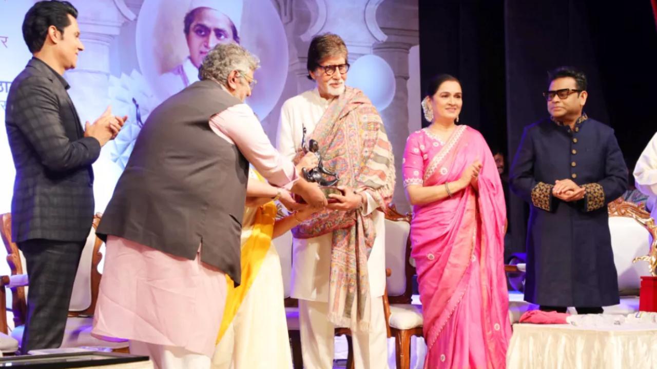 Amitabh Bachchan says Lata Mangeshkar opened doors to international shows for him
