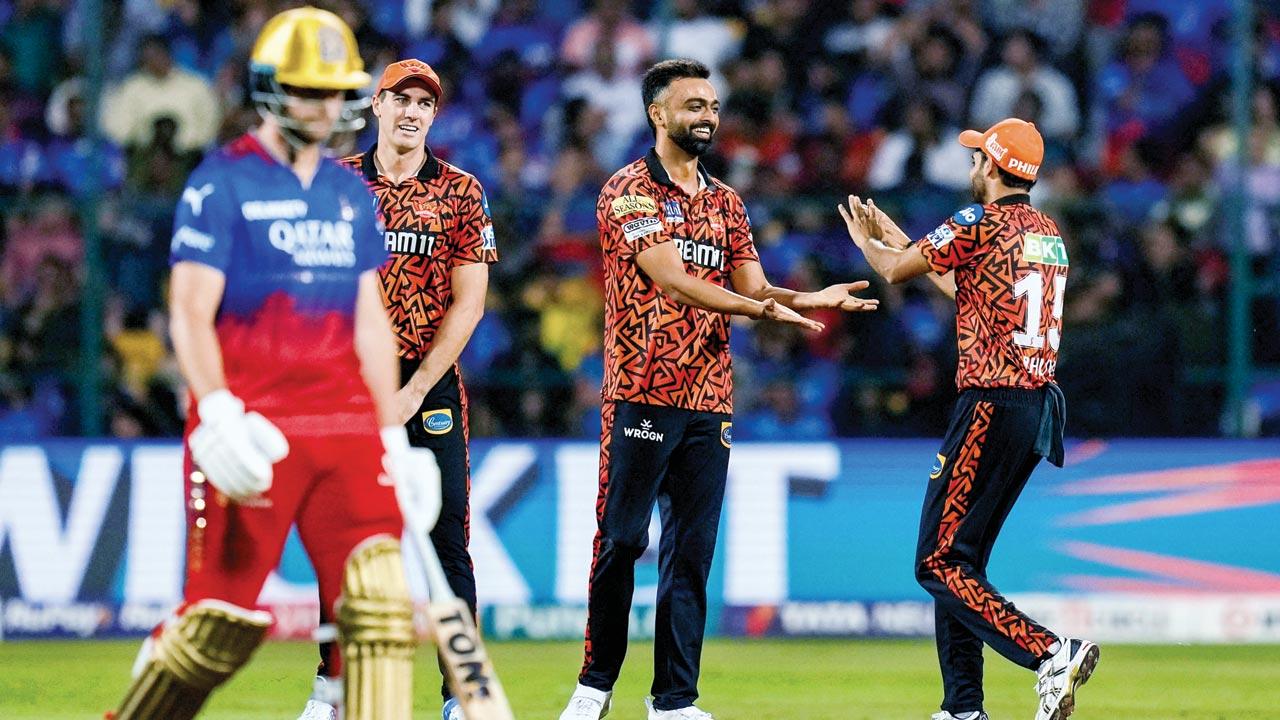 SRH’s Jaydev Unadkat (second from right) celebrates the dismissal of RCB’s Will Jacks in Bangalore on Monday. Pic/PTI