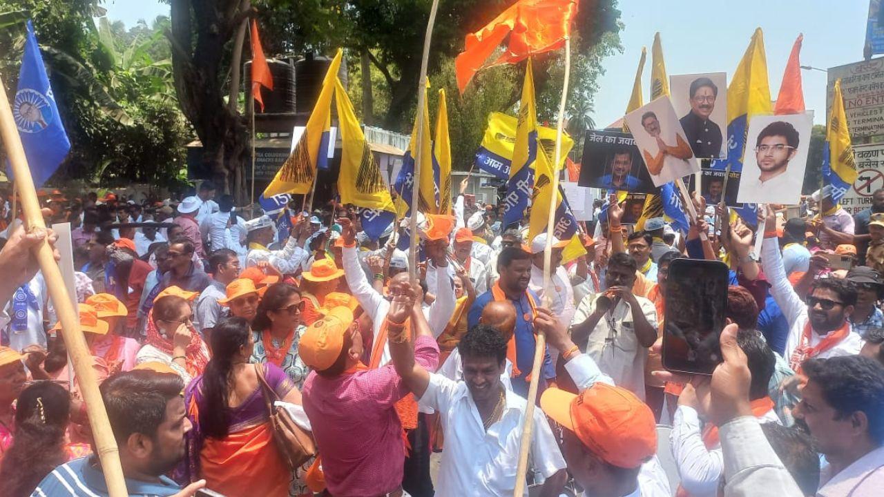 The event was attended by a large number of party supporters, office bearers, public representatives from various parties in the Mahavikas Aghadi, and loyal activists, demonstrating strong solidarity towards the alliance's cause.