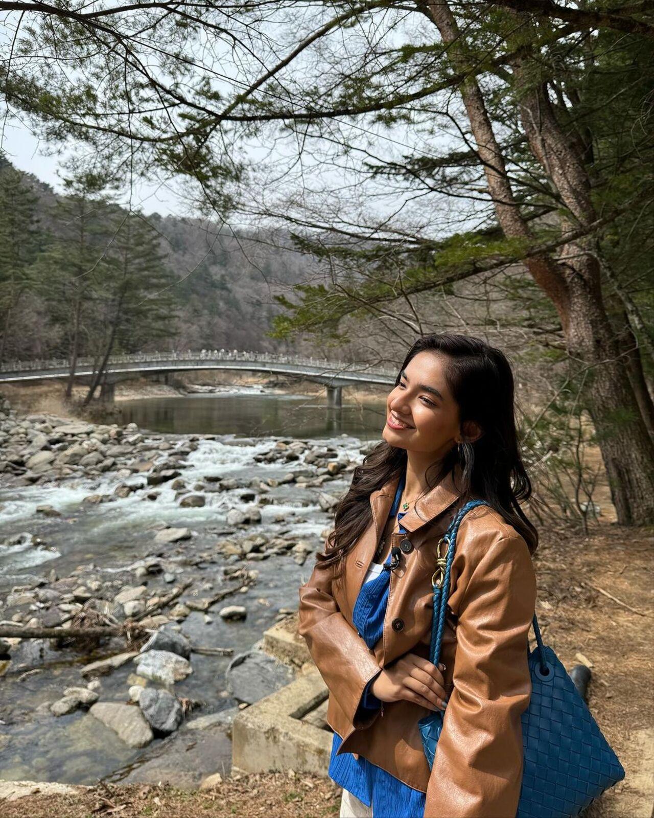 Anushka seems to be mesmerised by the country’s beauty, and this picture is proof. 