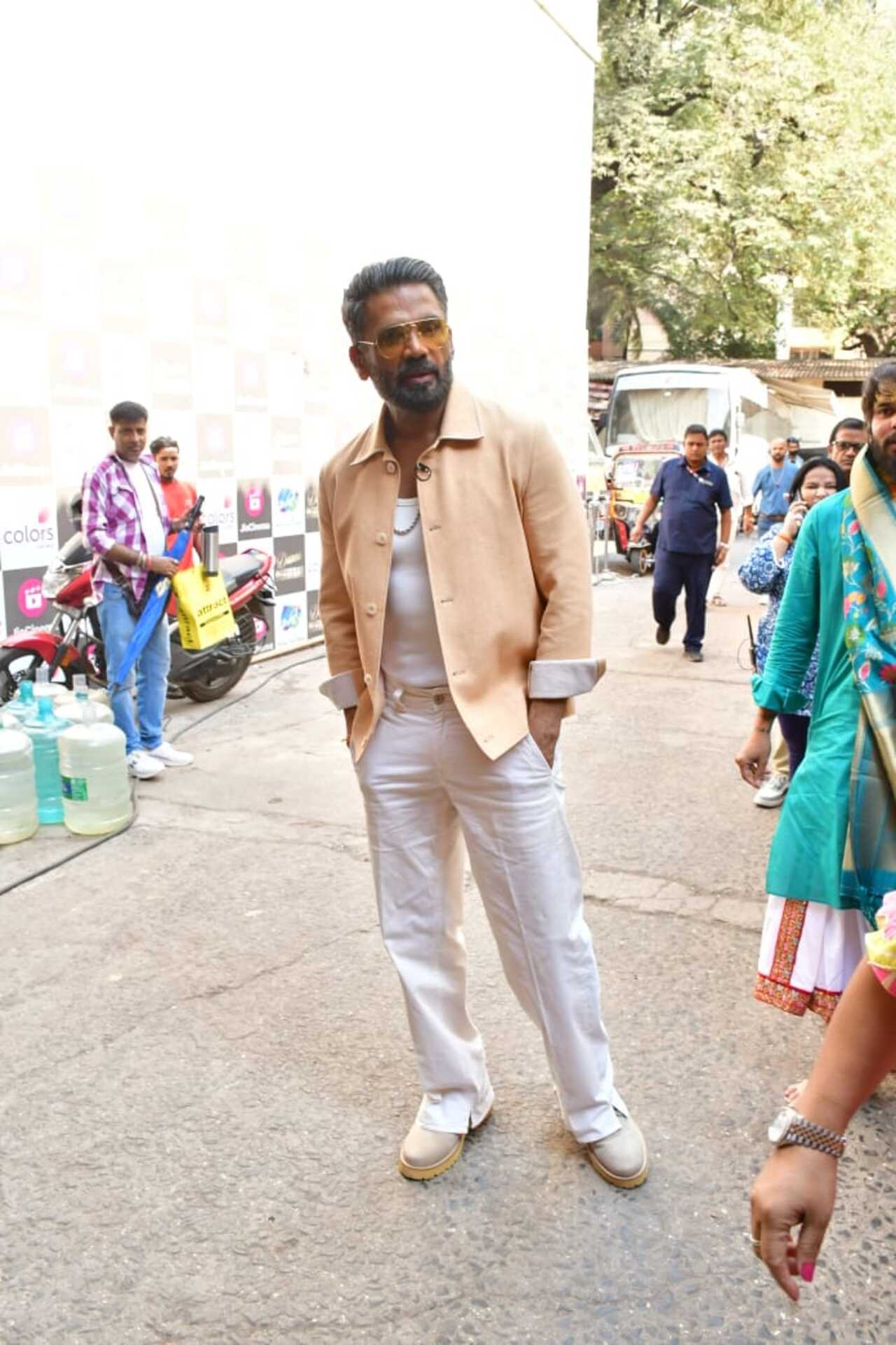 Suniel Shetty strikes a pose for the paps on the sets of Dance Deewane