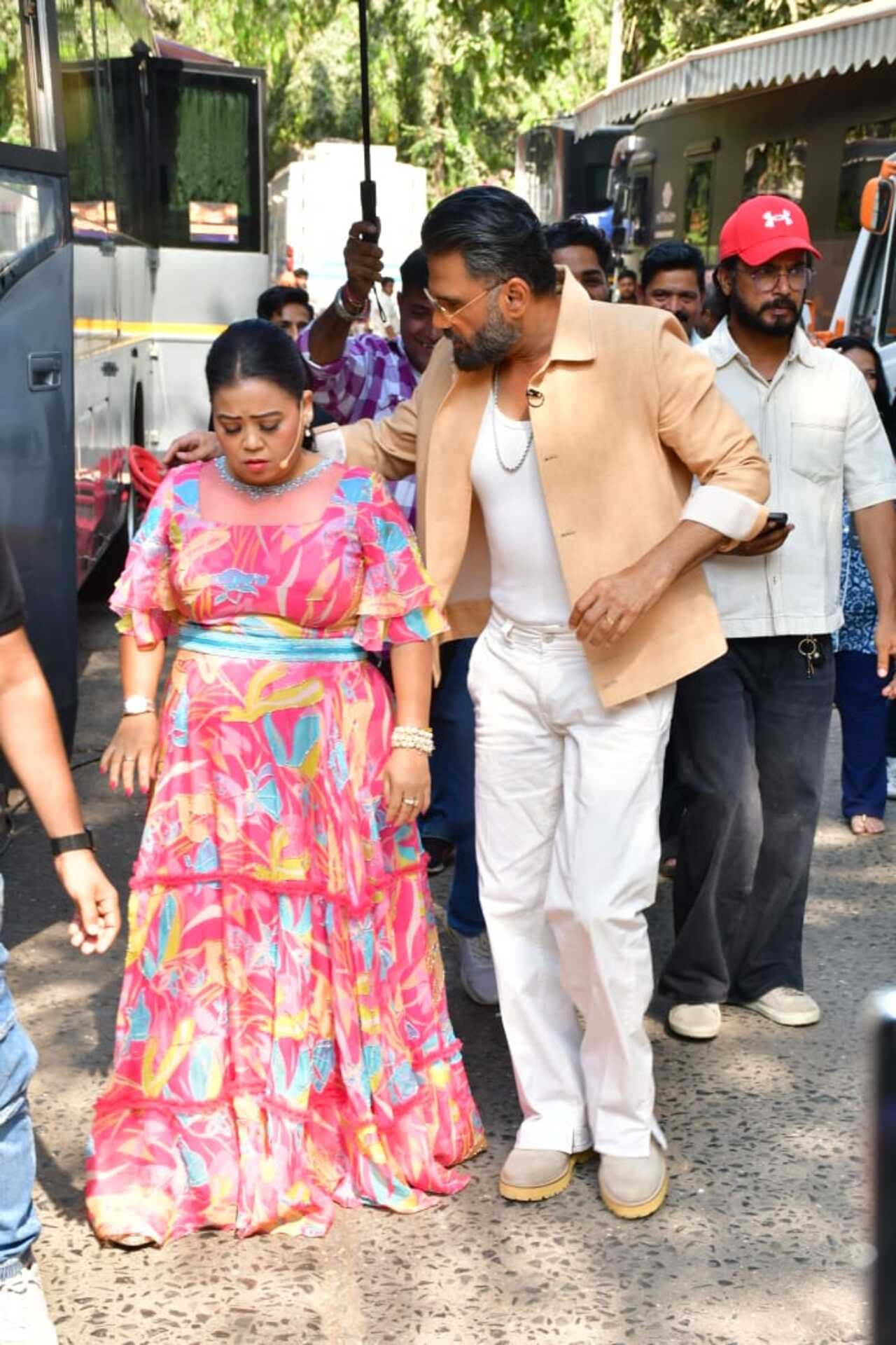 Suniel Shetty and Bharti Singh caught in an animated conversation on the sets of Dance Deewane