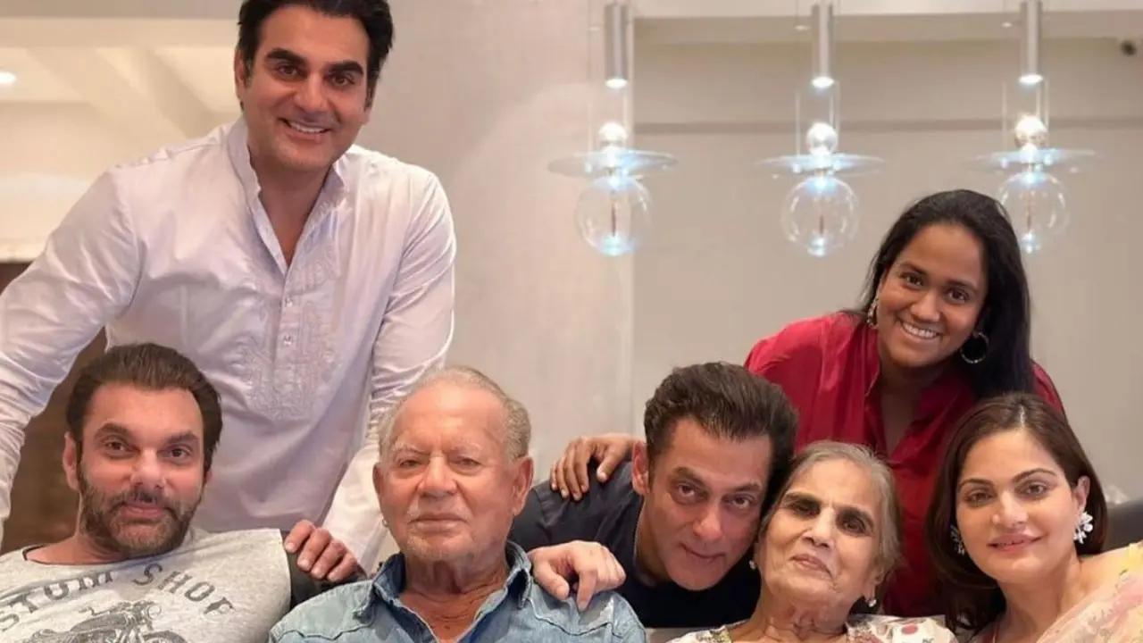 Arbaaz Khan with Salman Khan and family