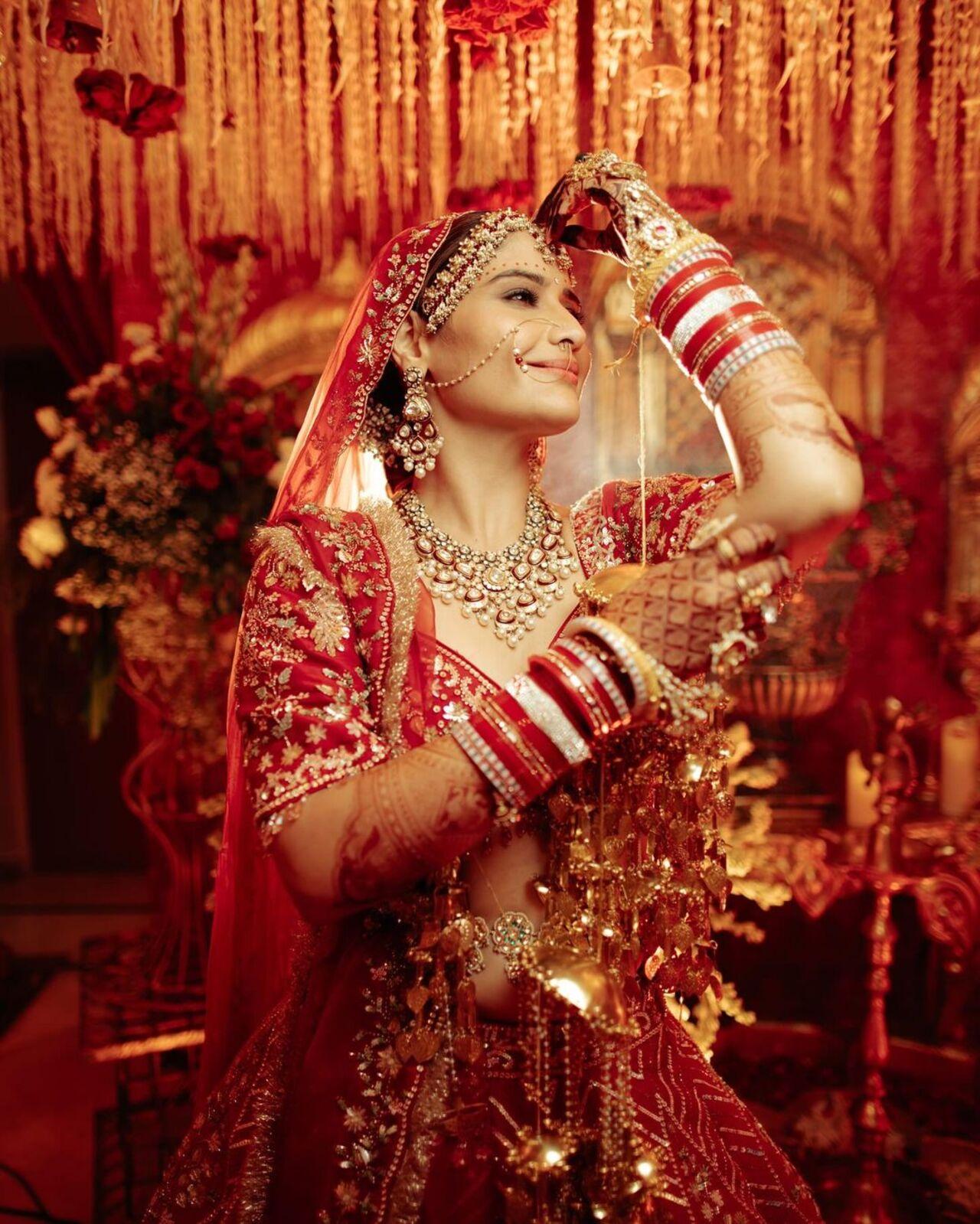 Arti opted for a very traditional red lehenga look for her big day and wore her lehenga with a long veil